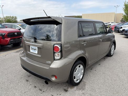 Used 2013 Scion xB FWD image 5