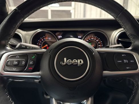 Used 2019 Jeep Wrangler Unlimited Sahara image 14