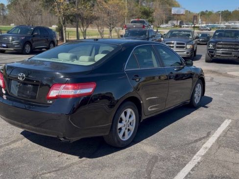 Used 2011 Toyota Camry LE image 6