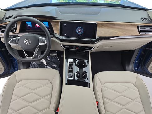 Used 2025 Volkswagen Atlas SE FWD image 9