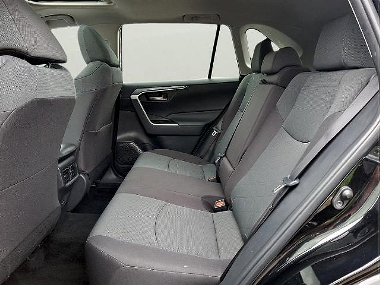 Used 2024 Toyota RAV4 XLE w/ Convenience Package FWD image 18