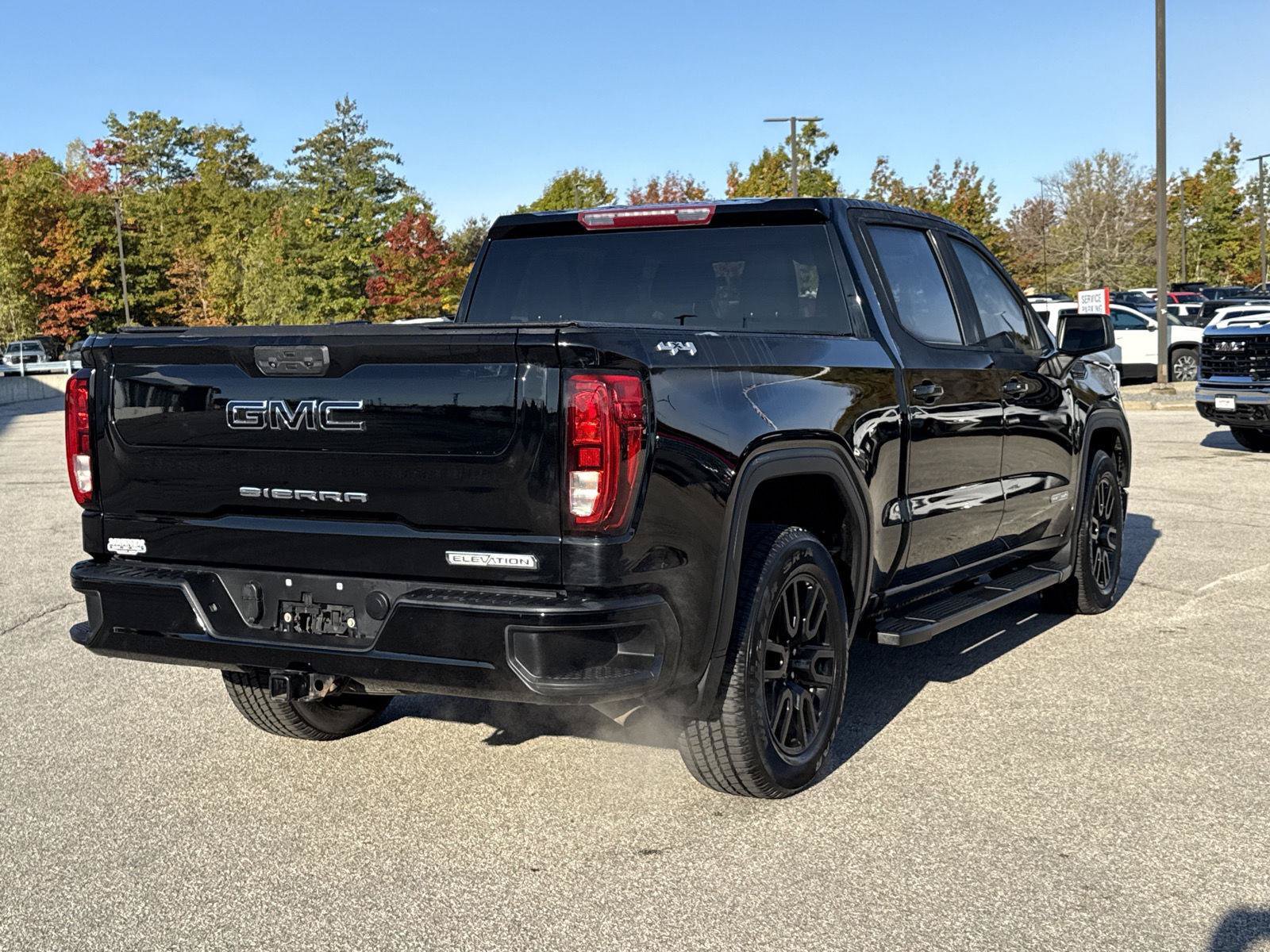 Used 2022 GMC Sierra 1500 Elevation w/ LPO, Elevation Black Package AWD/4WD image 8