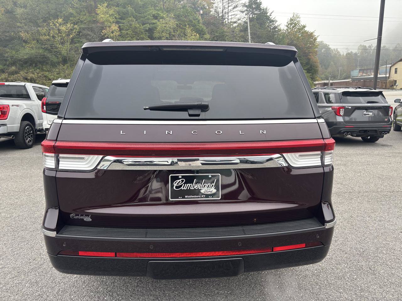 Used 2023 Lincoln Navigator Reserve AWD/4WD image 3