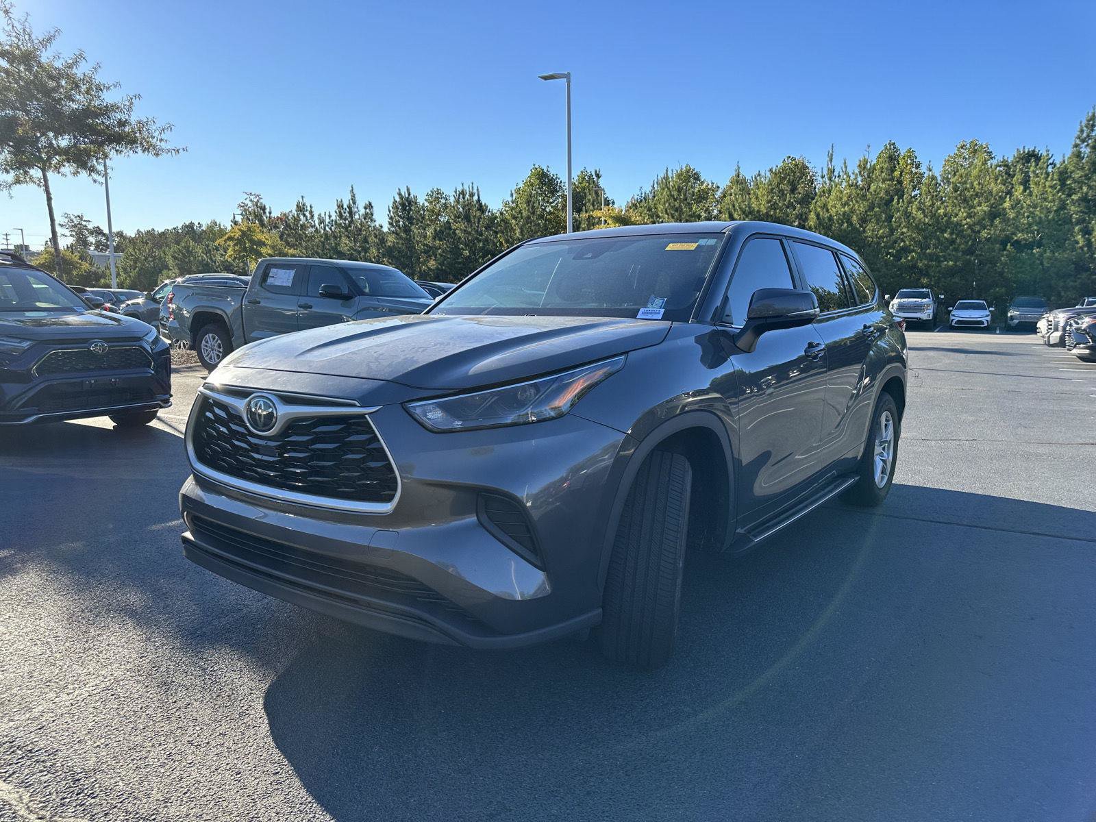 Used 2023 Toyota Highlander L FWD image 2