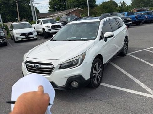 Used 2018 Subaru Outback 2.5i Limited AWD/4WD image 2