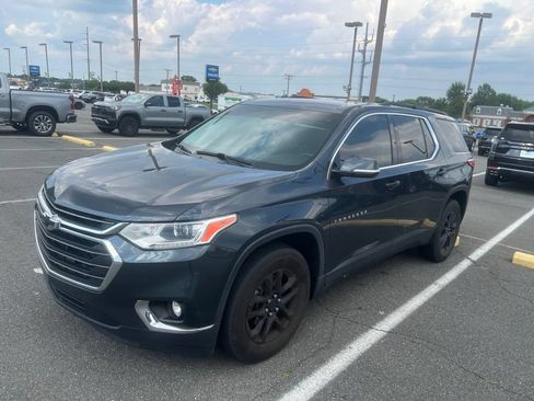 Used 2019 Chevrolet Traverse LT FWD image 1