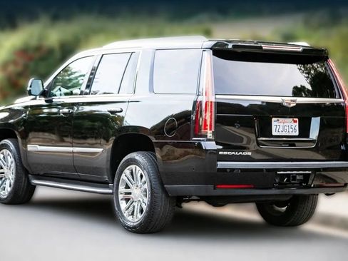 Used 2018 Cadillac Escalade 2WD image 6