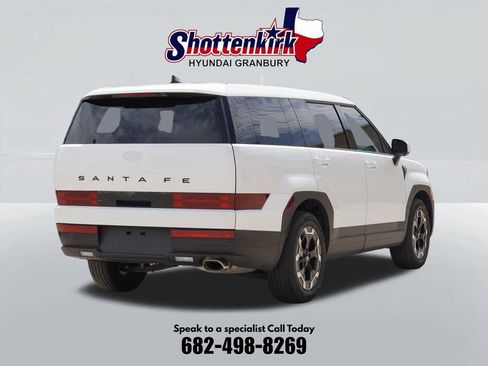 Used 2025 Hyundai Santa Fe SE FWD image 6