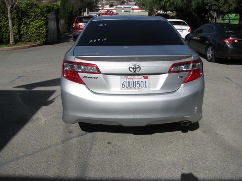 Used 2012 Toyota Camry SE image 5