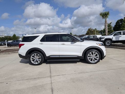 Used 2022 Ford Explorer Platinum w/ Technology Package AWD/4WD image 2