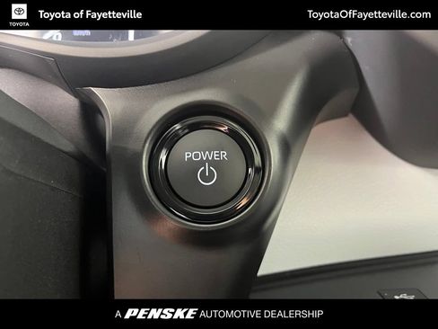 Used 2026 Toyota Sienna XLE FWD image 35