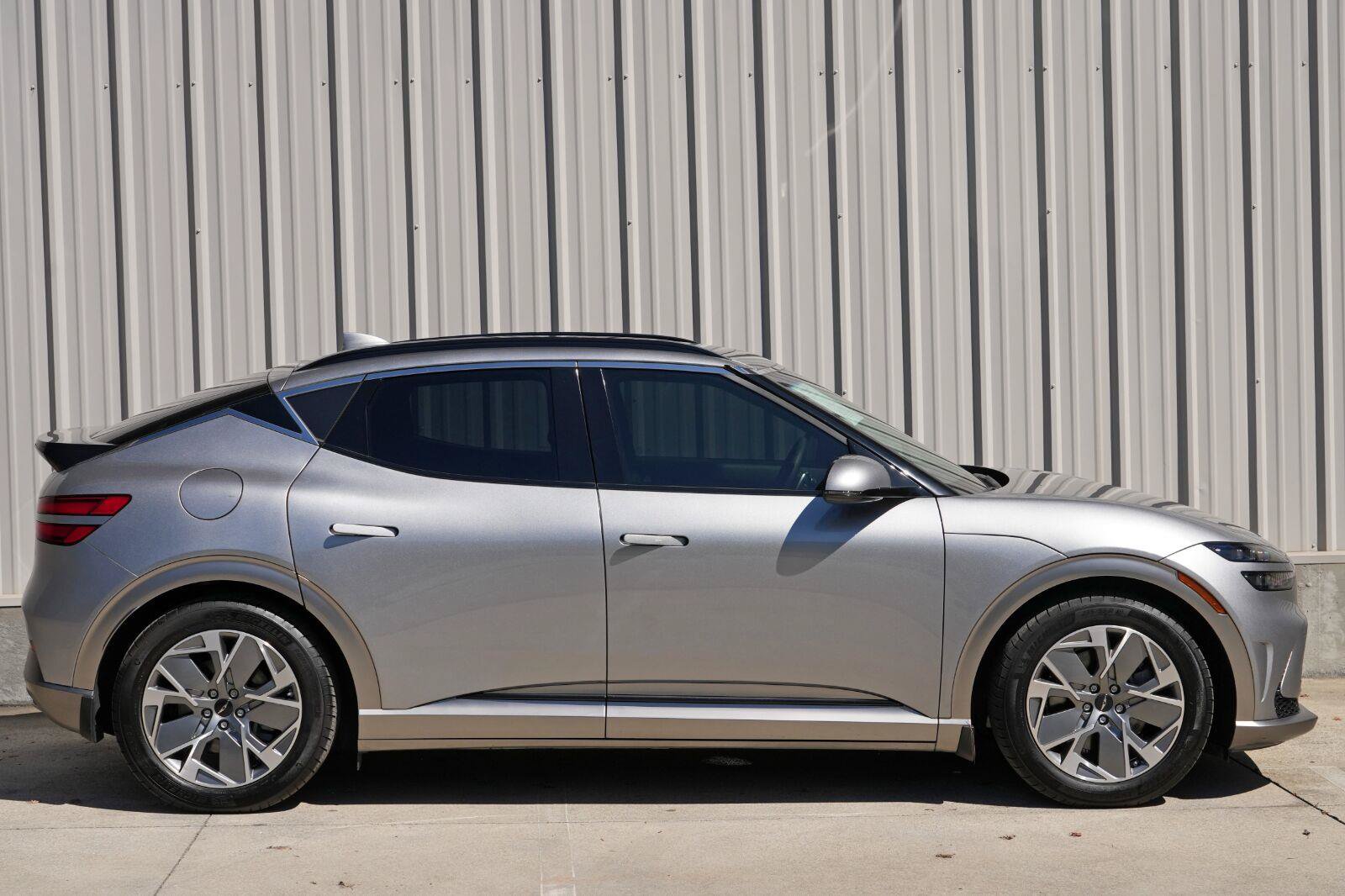 Used 2025 Genesis GV60 RWD image 54