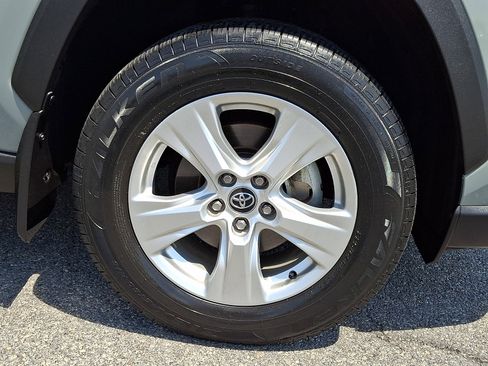 Used 2021 Toyota RAV4 XLE w/ Convenience Package AWD/4WD image 8