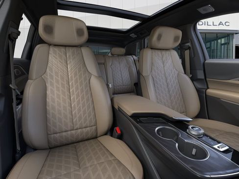 New 2026 Cadillac Lyriq Signature Luxury w/ Nappa Leather Package AWD/4WD image 16