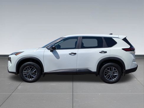 Used 2025 Nissan Rogue S AWD/4WD image 2