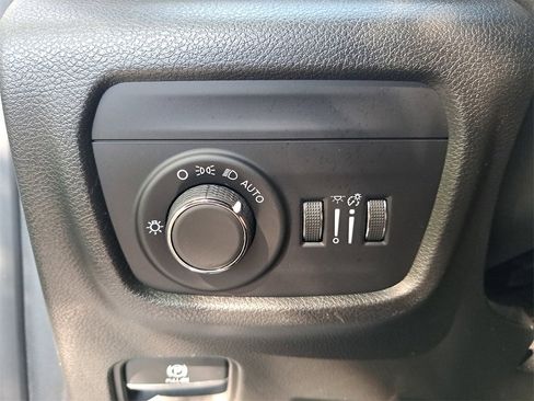 Used 2023 Jeep Grand Cherokee L Laredo image 27