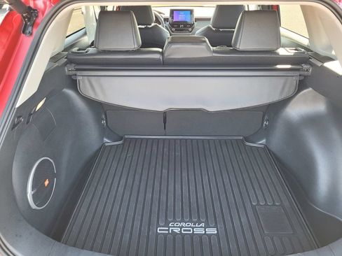 Used 2025 Toyota Corolla Cross XLE w/ Convenience Package FWD image 8