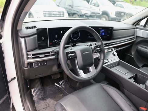 Used 2025 Hyundai Santa Fe Limited AWD/4WD image 18