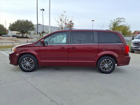 Used 2017 Dodge Grand Caravan SXT image 8