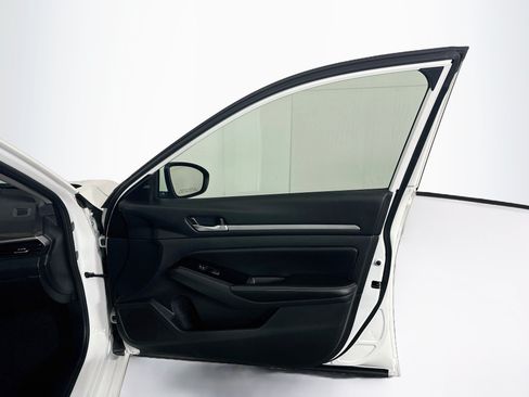 Used 2023 Nissan Altima 2.5 SV FWD image 29