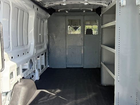 Used 2023 Ford Transit 250 Medium Roof image 5