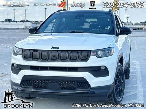 Certified 2022 Jeep Compass Latitude w/ Sun and Sound Group AWD/4WD image 1