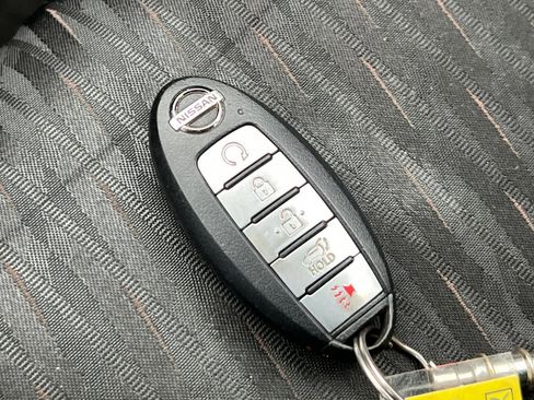 Used 2020 Nissan Rogue SV image 23