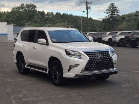 Used 2023 Lexus GX 460 Luxury w/ Sport Design Package AWD/4WD image 3