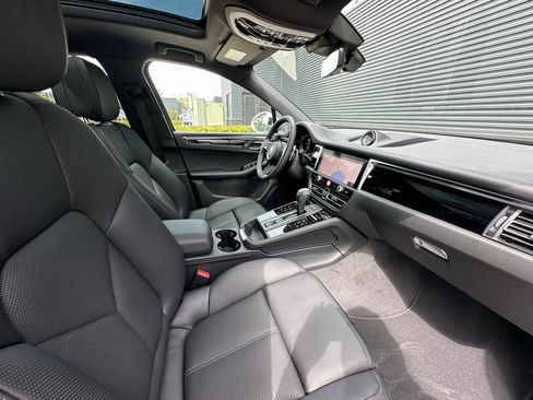 Used 2026 Porsche Macan AWD/4WD image 40