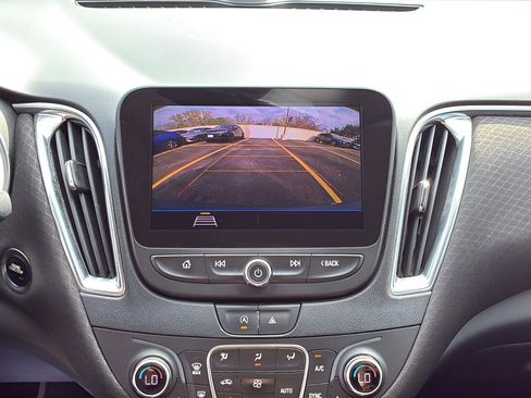 Used 2020 Chevrolet Malibu LT FWD image 18