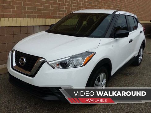Used 2020 Nissan Kicks S FWD image 2