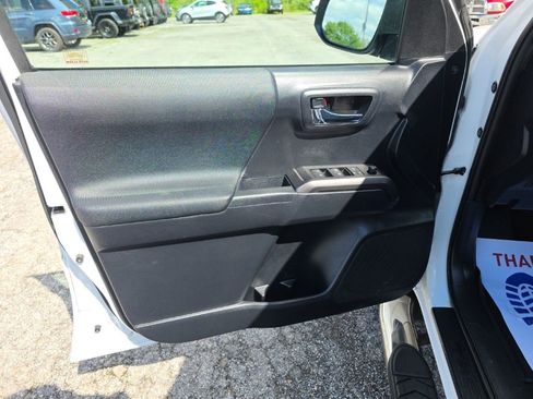 Used 2019 Toyota Tacoma TRD Sport AWD/4WD image 14