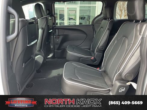 New 2026 Chrysler Pacifica Limited FWD image 14