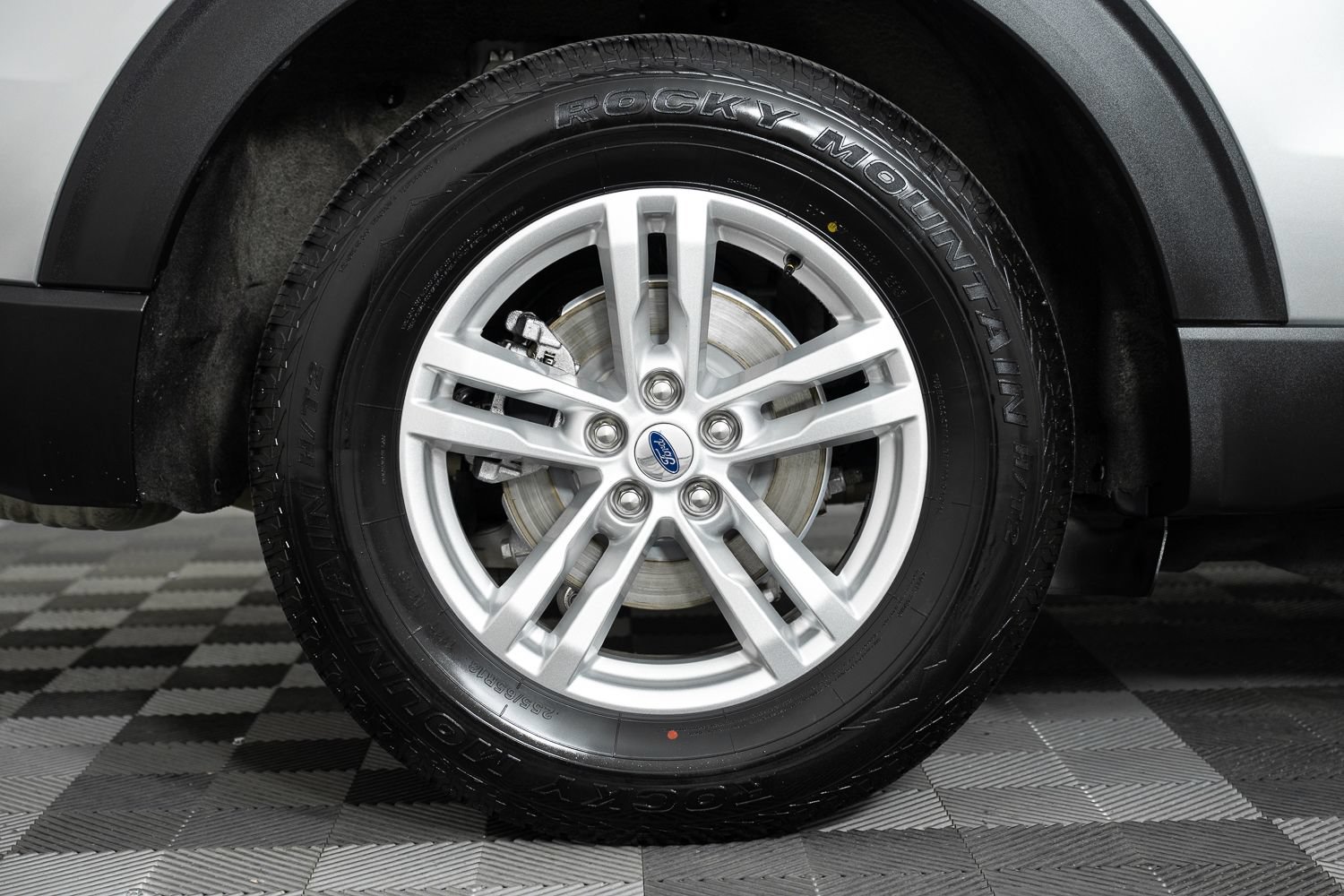 Used 2020 Ford Explorer XLT w/ Equipment Group 202A AWD/4WD image 43