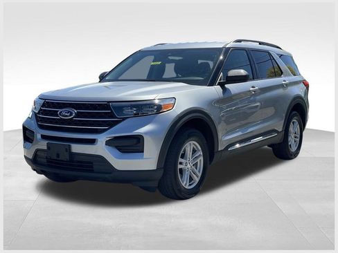 Used 2024 Ford Explorer XLT AWD/4WD image 1