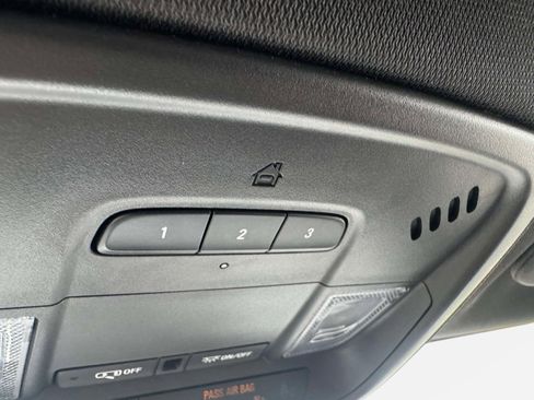 Used 2023 Chevrolet Traverse LT w/ Midnight/Sport Edition image 37