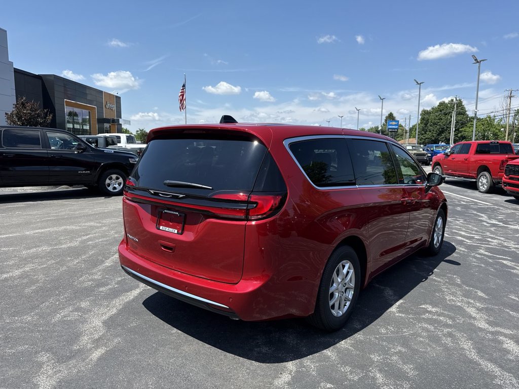 New 2027 Chrysler Pacifica Select FWD image 13