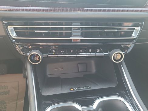 Used 2026 Chevrolet Traverse RS AWD/4WD image 24