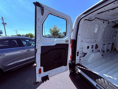 Used 2015 Ford Transit 250 130 Low Roof w/ Exterior Upgrade Package RWD image 14