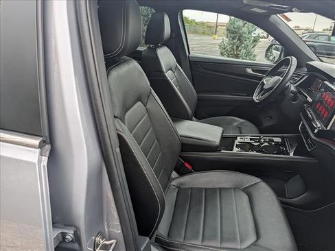 Used 2024 Volkswagen Atlas Cross Sport SEL R-Line image 11