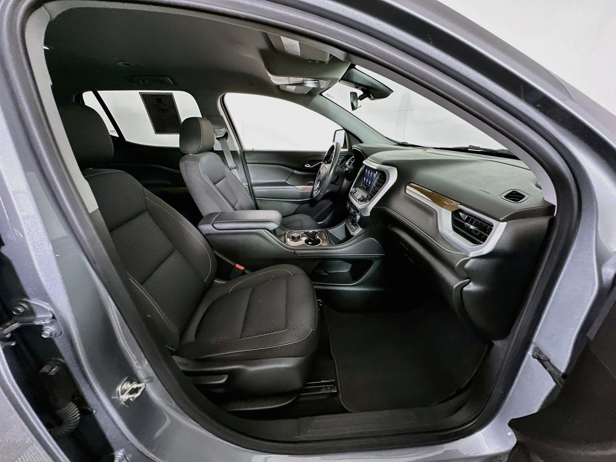 Used 2023 GMC Acadia SLE FWD image 33
