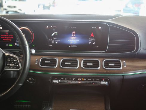 Used 2021 Mercedes-Benz GLS 580 4MATIC image 11