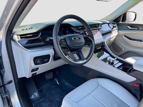 Certified 2023 Jeep Grand Cherokee L Overland w/ Rear Seat Video Group I image 9