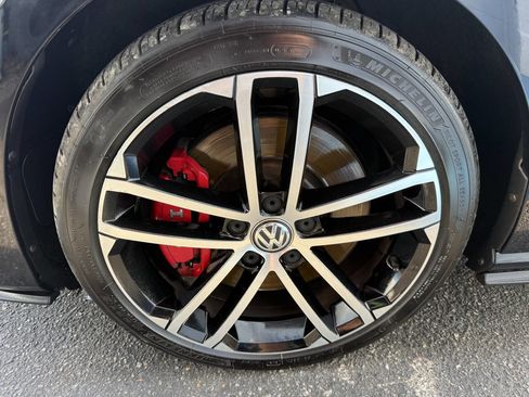 Used 2017 Volkswagen GTI Sport image 18