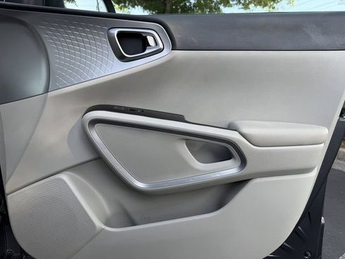 Certified 2023 Kia Soul LX w/ LX Technology Package FWD image 27