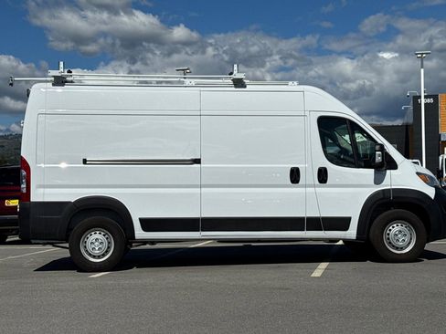 New 2024 RAM ProMaster 2500 w/ Convenience Group FWD image 3