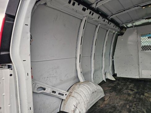 Used 2017 Chevrolet Express 2500 RWD image 33
