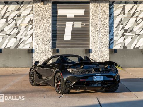 Used 2024 McLaren 750S Spider image 12