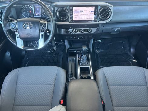 Used 2020 Toyota Tacoma SR5 AWD/4WD image 3