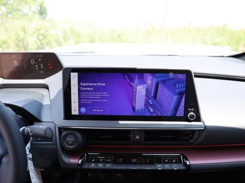 New 2026 Toyota Prius Plug-In Hybrid FWD image 18